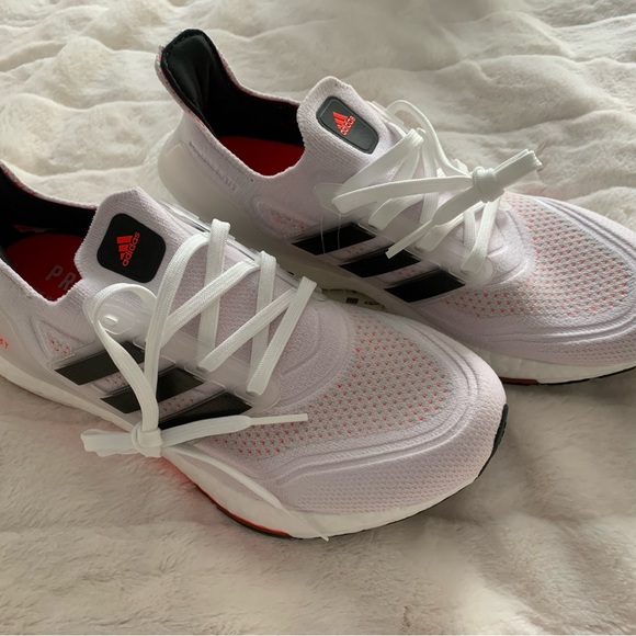 Brand New Adidas UltraBOOST Light Running Shoes👟👟👟👟🥰🥰🥰 - Picture 7 of 14